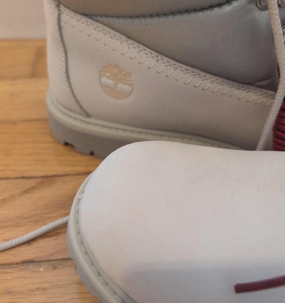 Women's Timberland Light Gray Shearling-Lined Winter Boots with Red Laces - Picture 3 of 6